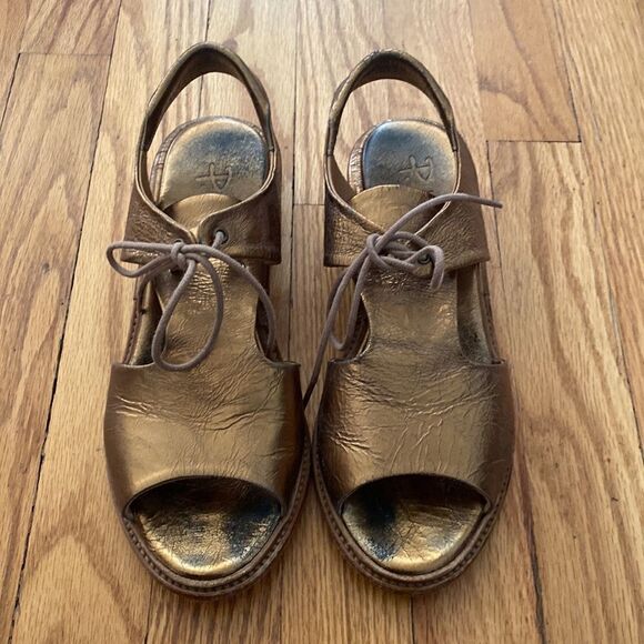 P. Monjo sz EU 38 crinkle gold bronze tie sandals hood pre owned condition - Picture 7 of 7